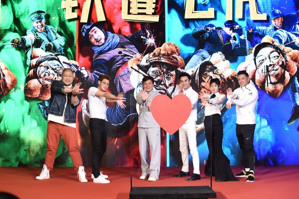 成龍揪了3位時下當紅男神王大陸、王凱、黃子韜參與新片《鐵道飛虎》拍攝，這也是他首次大規模與年輕男演員合作演出。（海樂提供）