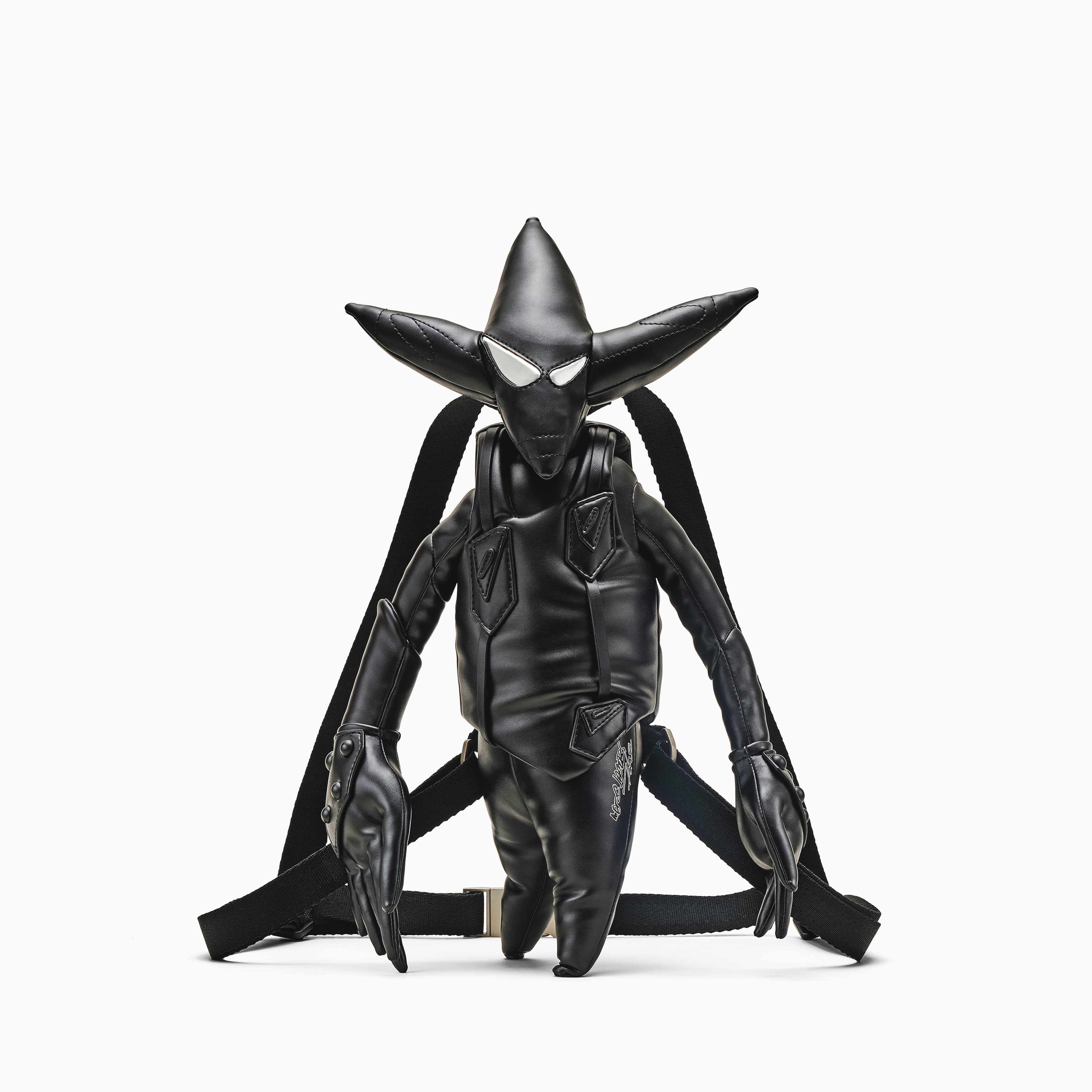 MARC JACOBS X FUTURA聯名系列POINTMAN後背包 NT$21,800。（美之心提供）