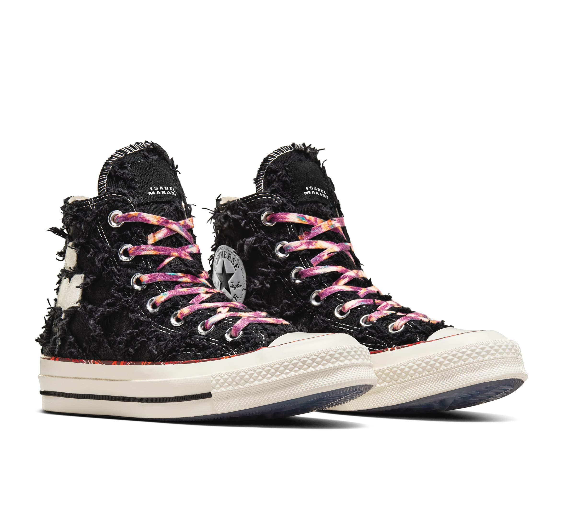 CONVERSE x ISABEL MARANT聯名系列炭黑色平底款 NT$4,880。（匡威提供）